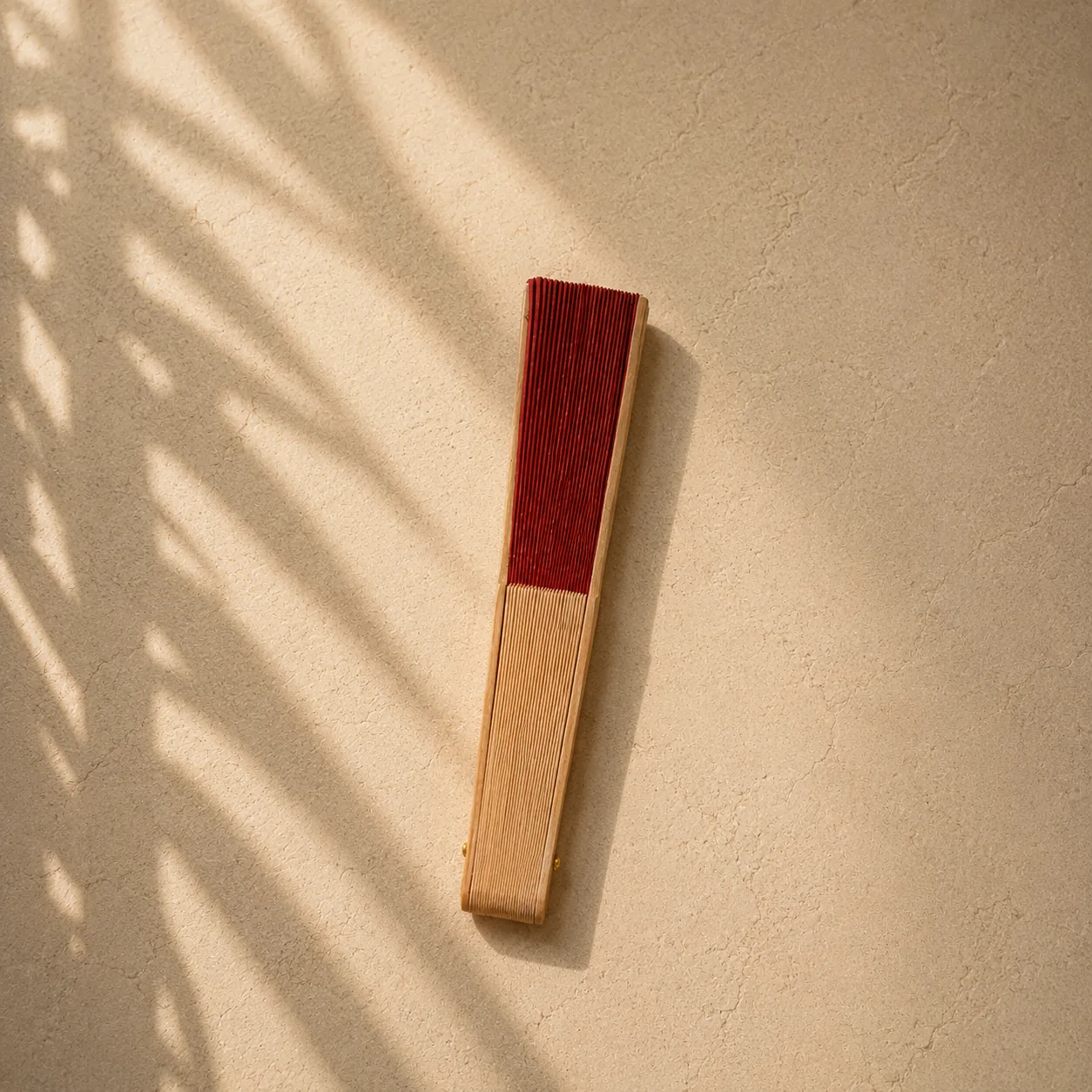 Bamboo ribs and silk finish of a VEYOO custom hand fan